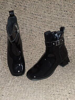 THE WISHBONE COLLECTION-Black Patent Leather Bootie-Side Zip-Sz 8.5-Near Mint